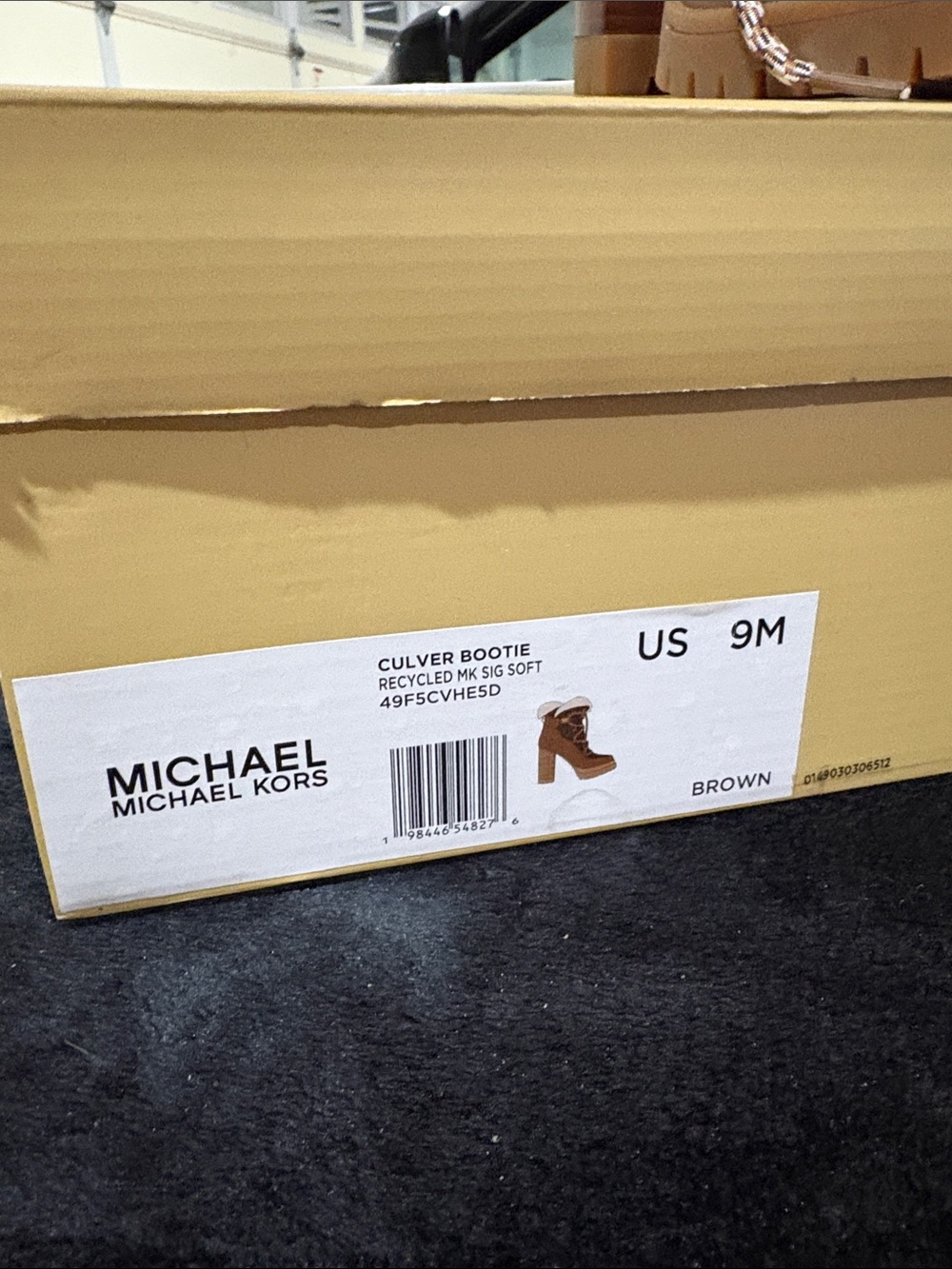 Michel kors logo snow lace up size 9